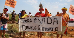 Índios protestam por direito ao uso de terra em áreas de conflito no Mato Grosso do Sul. 