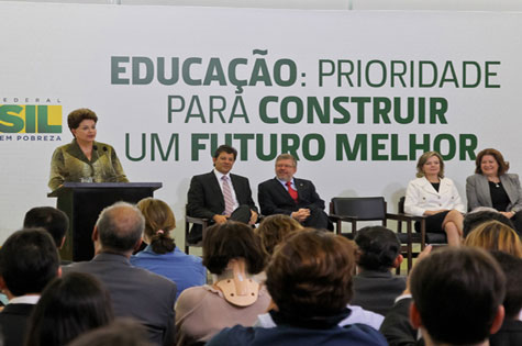 Dilma defende educação em tempo integral nas escolas públicas