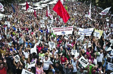 Professores paulistas rechaçam políticas educacionais implantadas no Estado