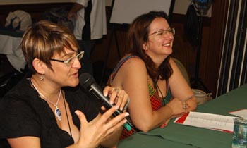 Rosane Silva (esq.) e Rosane Bertotti apresentam a campanha